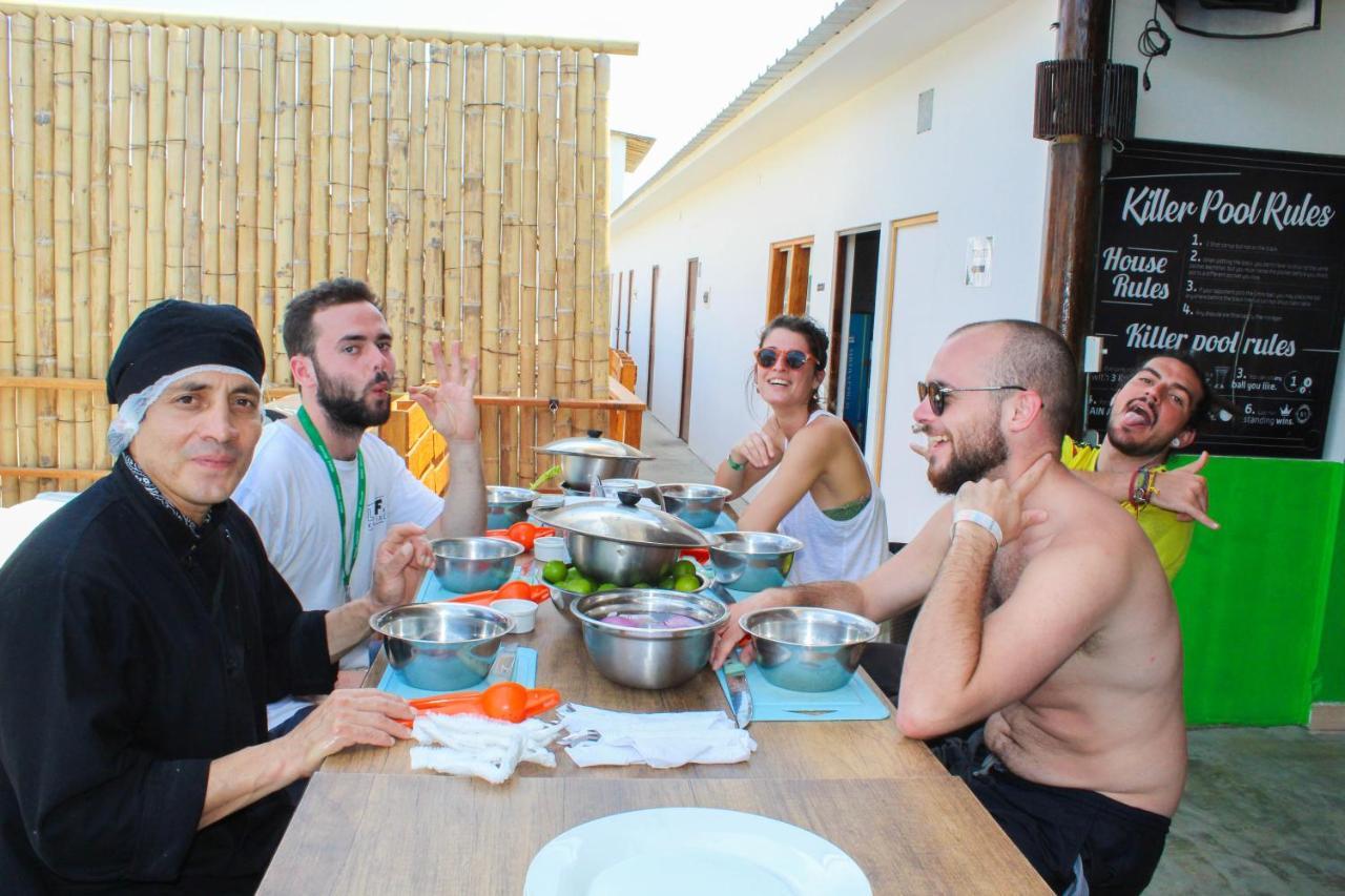 Hostel Wild Rover Beach Mancora